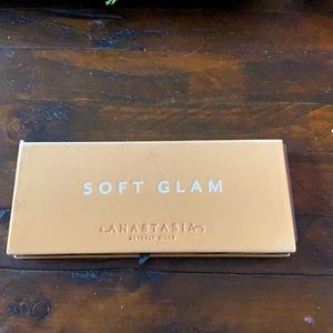 Anastasia Beverly Hills soft glam makeup palette